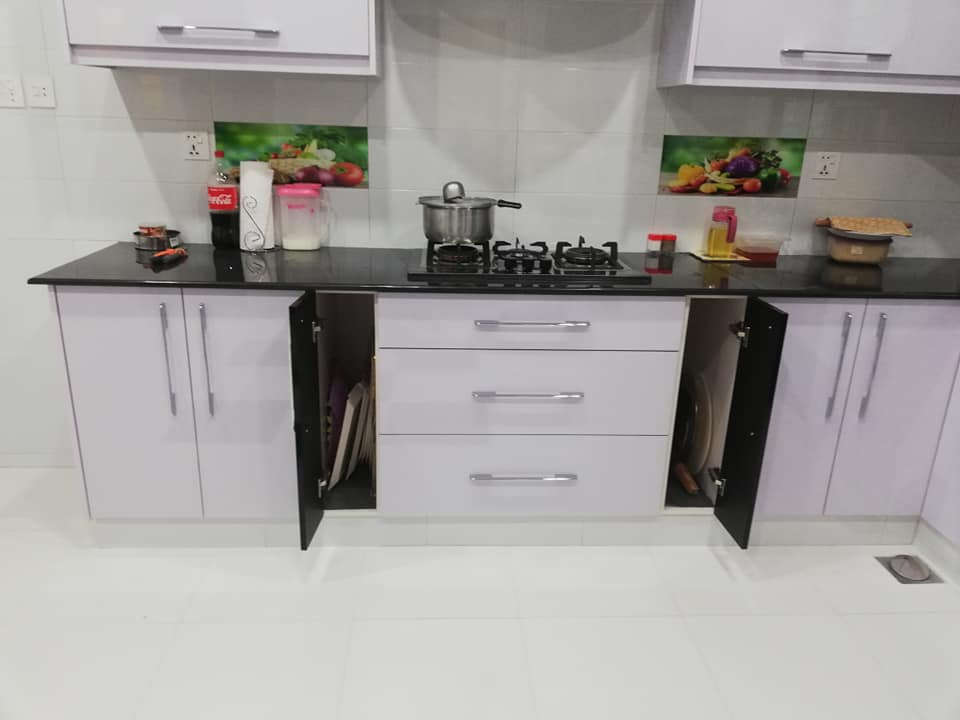 black and white kitchen (1)