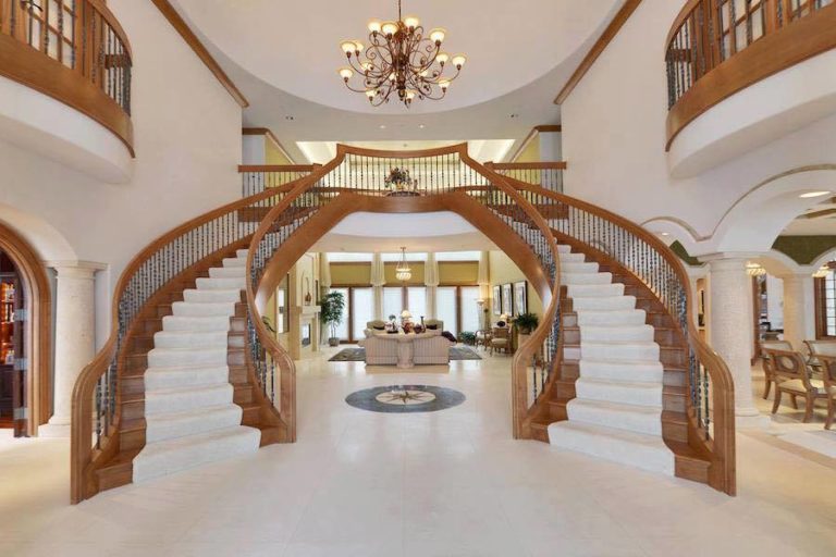 6 Grand & Opulent Stair Well Ideas